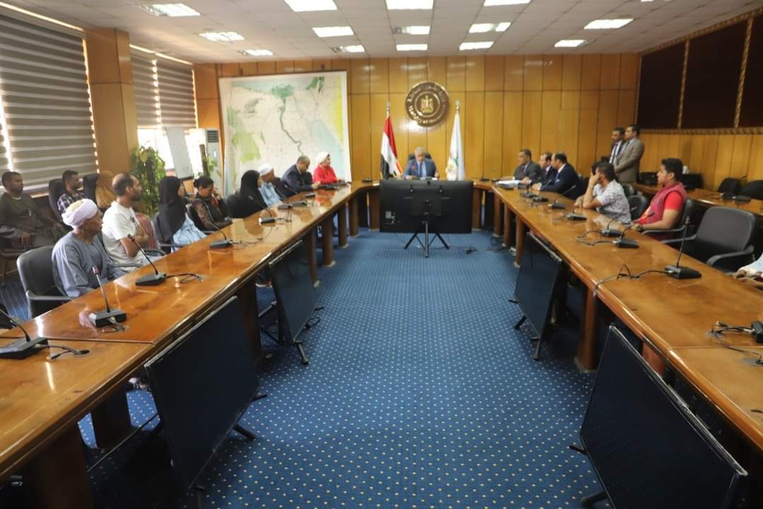 وزير القوى العاملة يسلم تعويضات لأسر من العمالة غير المنتظمة بأربع محافظات