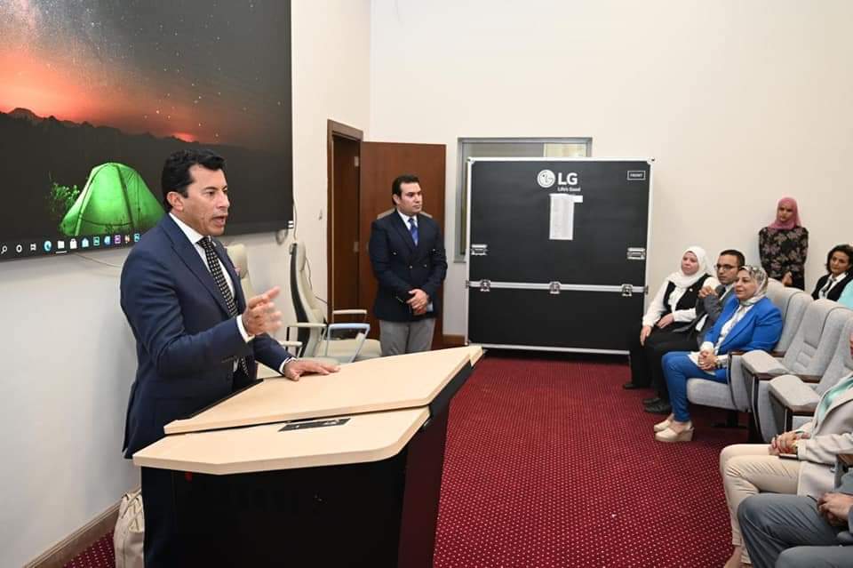 وزير الشباب يلتقي المنسقين الإعلاميين بمقر الوزارة في «العاصمة الإدارية»