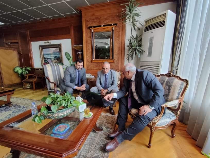 وزير الري يبحث موقف المشروعات المائية بمحافظة الوادي الجديد