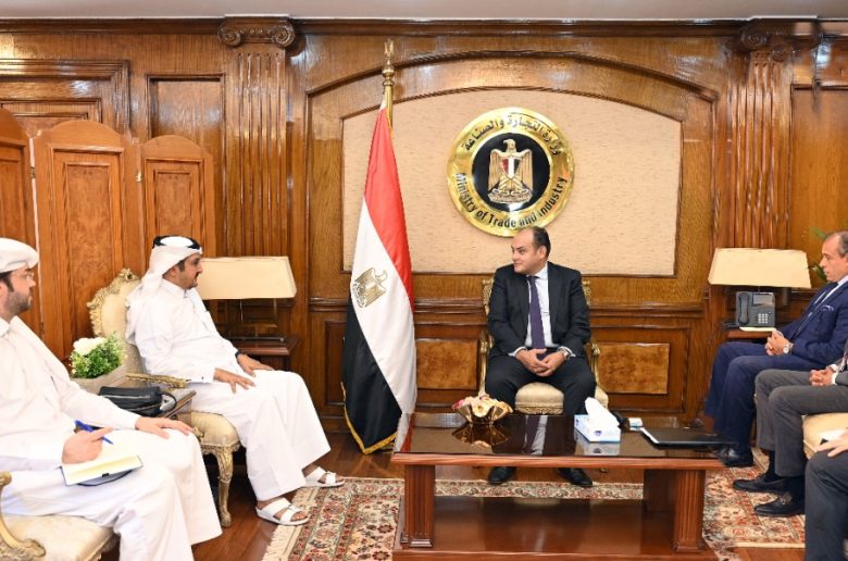 وزير التجارة خلال اللقاء