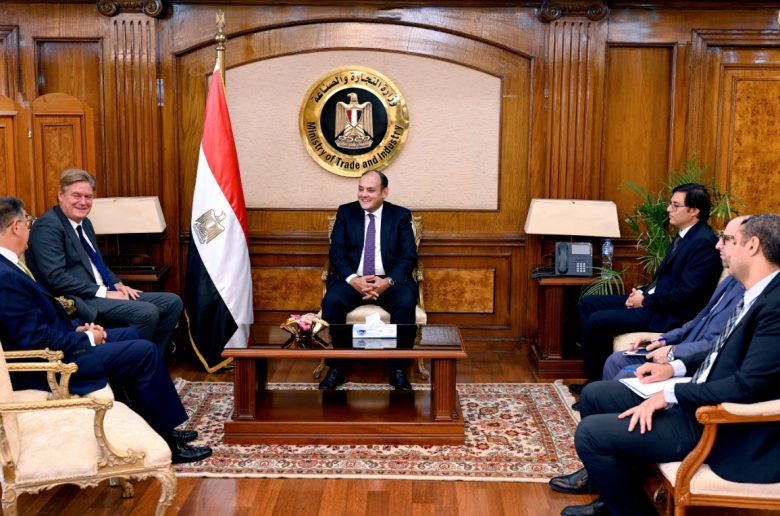 وزير الصناعة