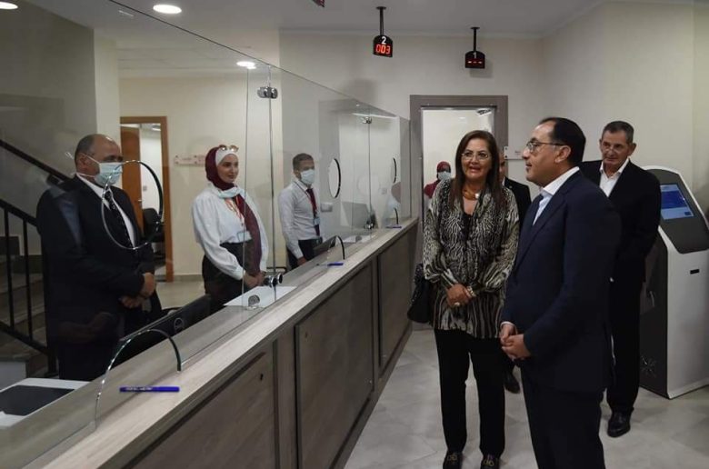 رئيس الوزراء يتفقد المدينة الرياضية ومجمع المدارس بمجمع «تحيا مصر» بمطروح