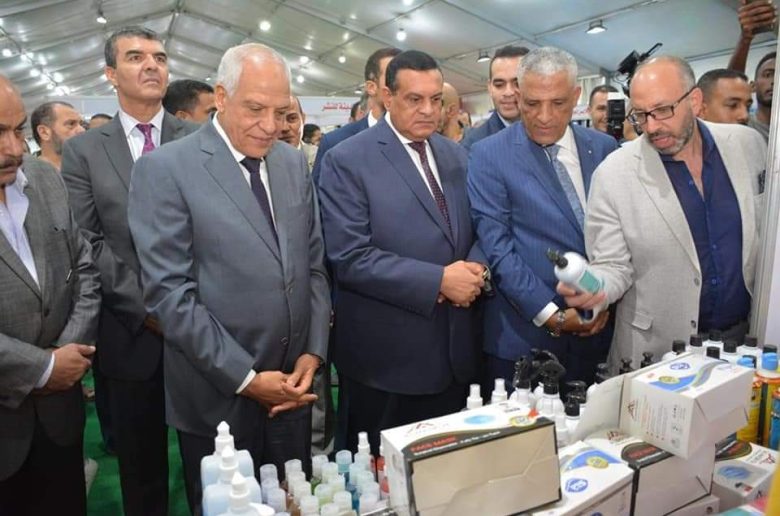 وزير التنمية المحلية يفتتح معرض «أهلا مدارس» بشارع فيصل بتخفيضات 30%