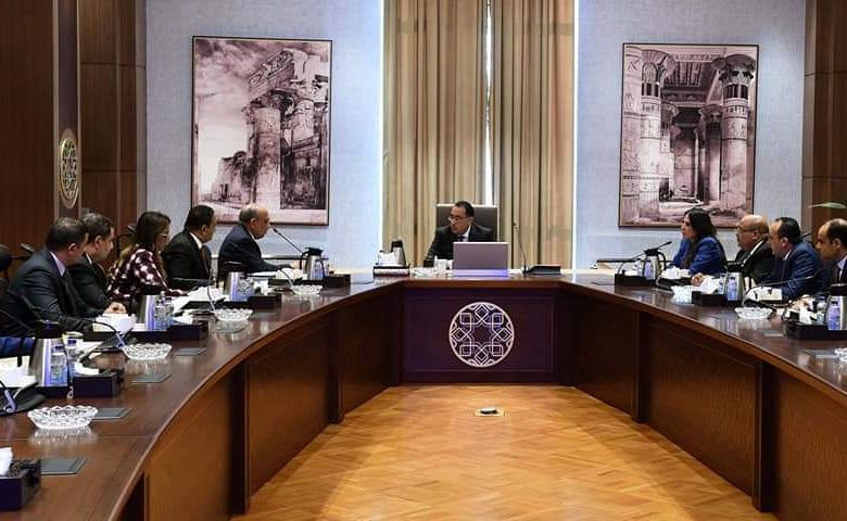 رئيس الوزراء يتابع مع وزير قطاع الأعمال عددا من ملفات العمل