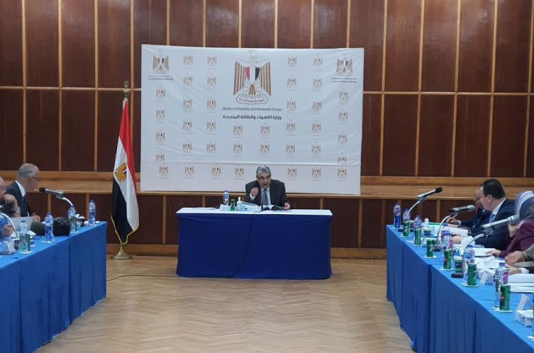 جانب من اجتماع الهيئة برئاسة وزير الكهرباء