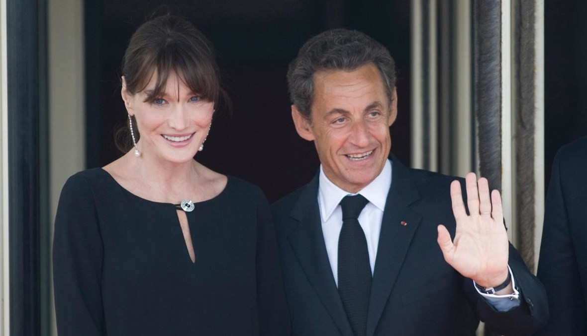 L’épouse de l’ancien président français brille comme mannequin à la Fashion Week de Milan