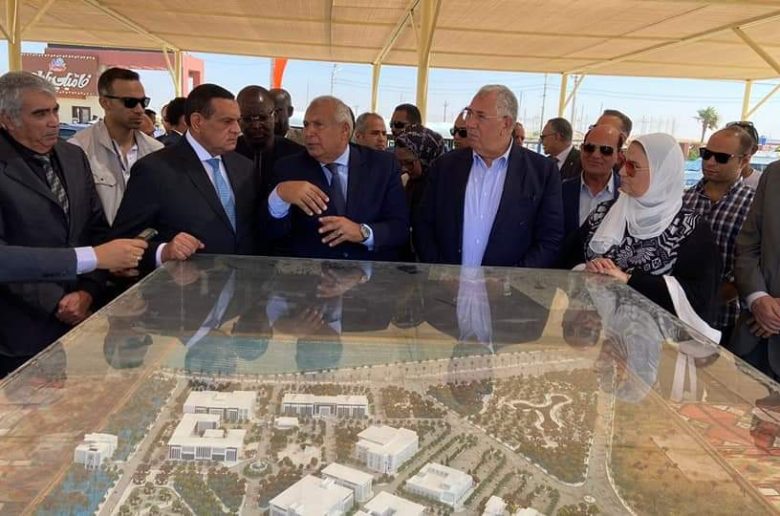 وزراء التنمية المحلية والتضامن والزراعة يتفقدون مجمع الخدمات الحكومية وحديقة 30 يونيو بالوادي الجديد