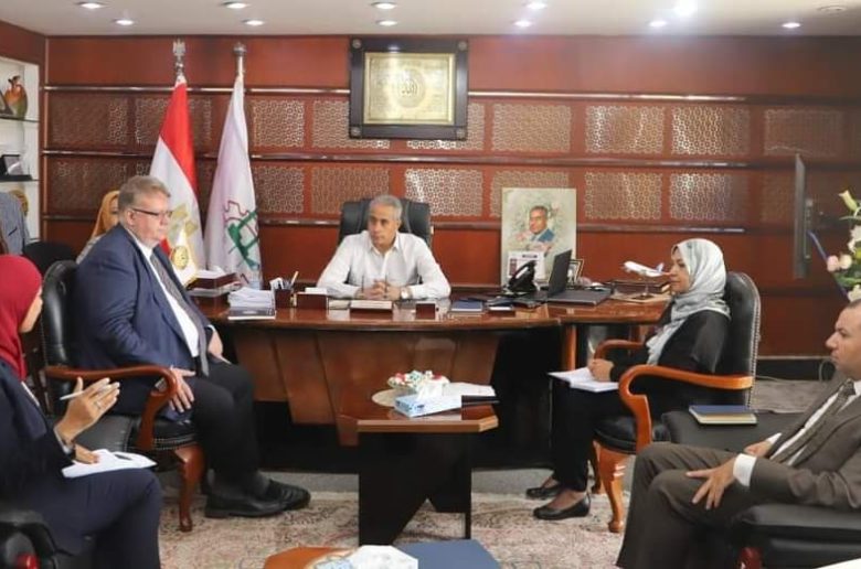 وزير القوى العاملة يلتقي مدير منظمة العمل لبحث مشروع تعزيز علاقات العمل