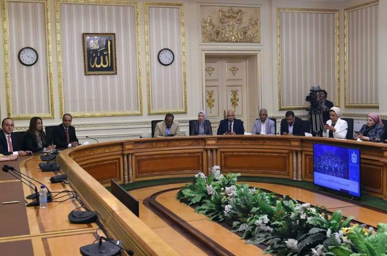 رئيس الوزراء: الحكومة منفتحة على أى أفكار لتعزيز نصيب مشاركة القطاع الخاص