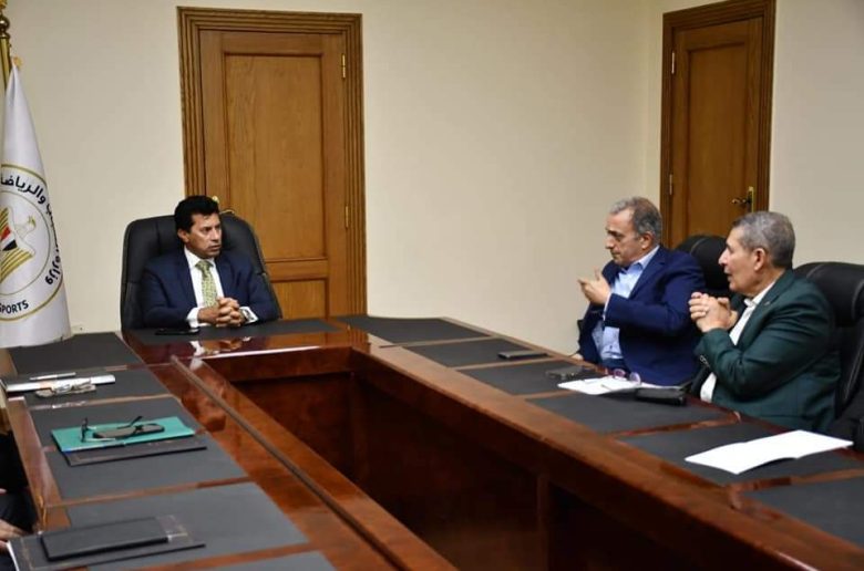 وزير الشباب يلتقي مسئولو شركة كابتكس لصناعة المستلزمات والأدوات الرياضية