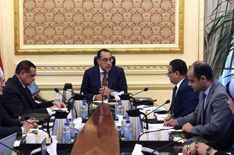 رئيس الوزراء يوجه بتقييم شركات منظومة النظافة ببعض أحياء «القاهرة»