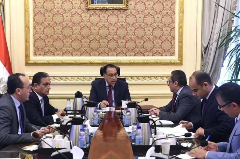 رئيس الوزراء يتابع موقف الانتقال الحكومي ومشروعات العاصمة الإدارية