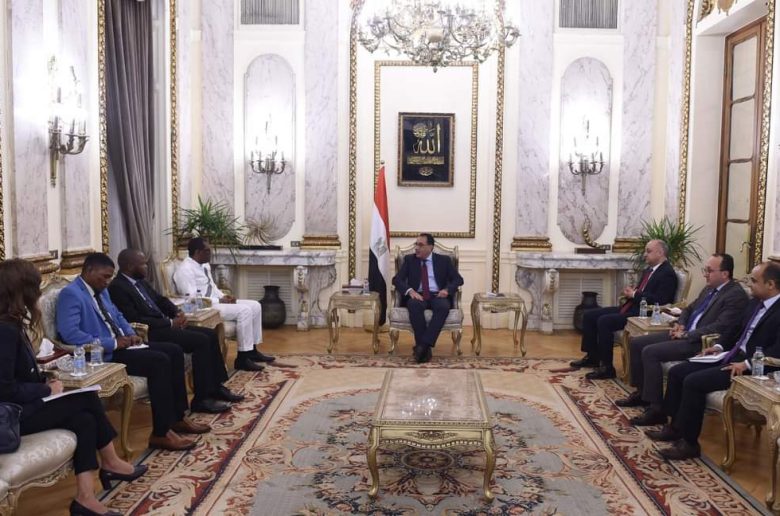 رئيس الوزراء يلتقى سفير سيراليون بالقاهرة
