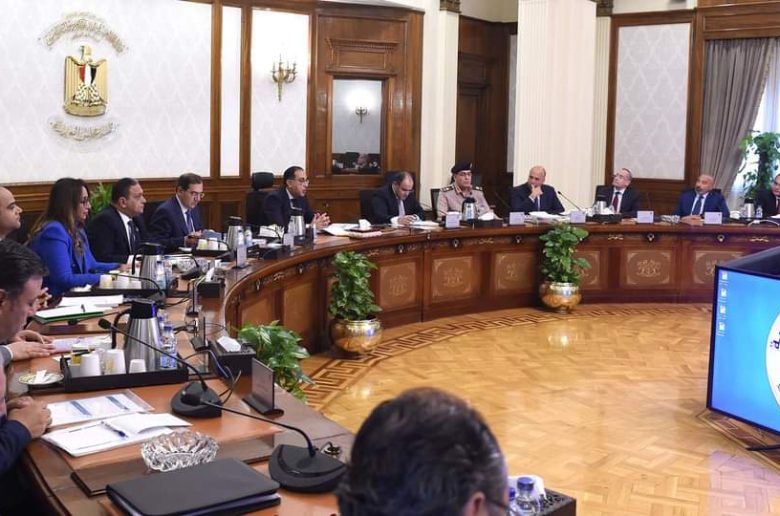 رئيس الوزراء: نحرص على التواصل مع المستثمرين لتذليل أية معوقات تواجههم