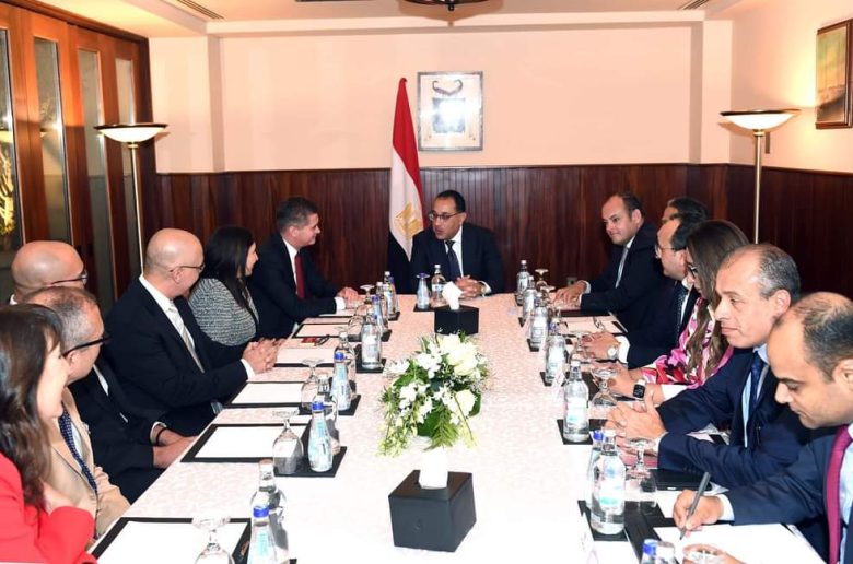 رئيس الوزراء يلتقي أعضاء مجلس إدارة شركة «كوكاكولا هيلينيك»