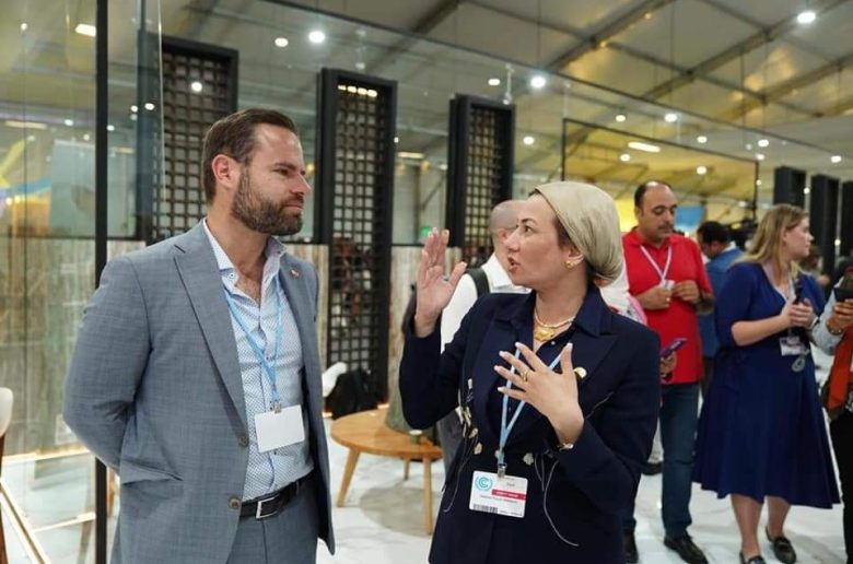 وزيرة البيئة تلتقى نظيرها الكندي بالجناح المصري بالمنطقة الزرقاء