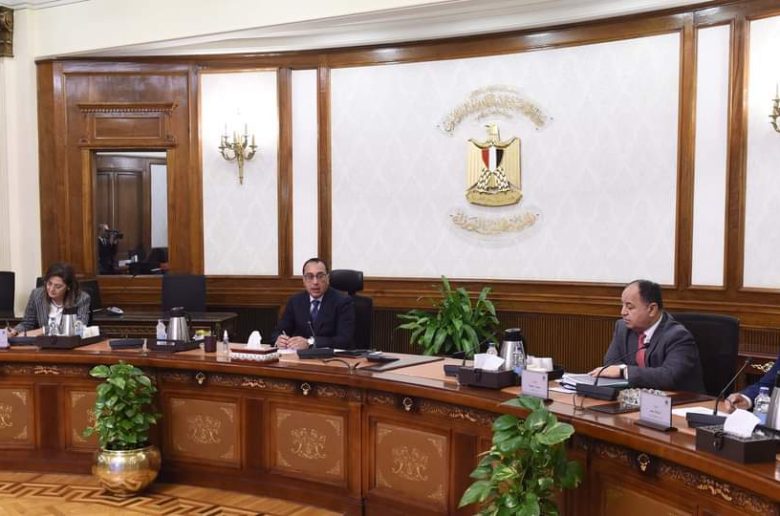 رئيس الوزراء يتابع تطورات برنامج الطروحات العامة بالبورصة المصرية