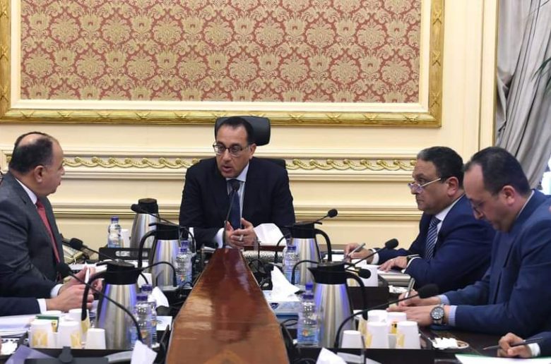 رئيس الوزراء يستعرض التقديرات الأولية للموازنة العامة للعام 2022/ 2023