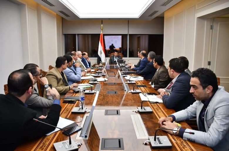 وزير الشباب يناقش زيادة الموارد ودعم المواهب بصندوق الرياضة