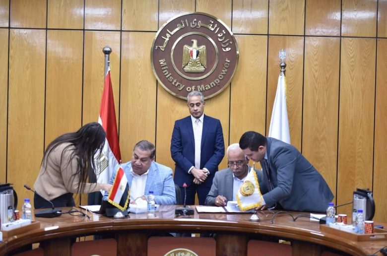 وزير القوى العاملة يشهد توقيع اتفاقية لحفظ حقوق 1200 عامل بـ«النيل العامة للإنشاء والرصف»