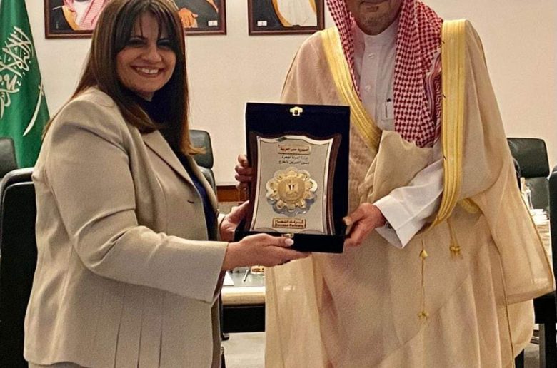 وزيرة الهجرة