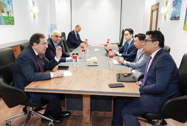 وزير البترول خلال جلسة المباحثات