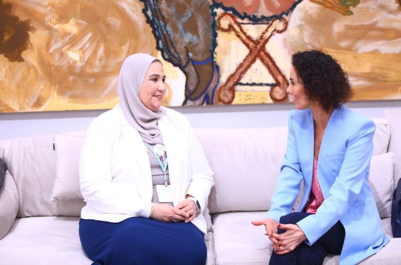وزيرة التضامن تستعرض ملفات الوزارة لتحسين أوضاع الفئات الأولى بالرعاية