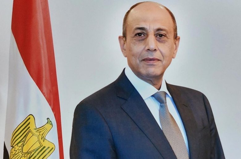 وزير الطيران الفريق محمد عباس