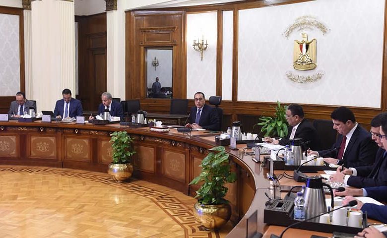 رئيس الوزراء: مهلة محددة لإعلان الأسعار على جميع السلع .. وإغلاق أي منفذ بيع مخالف