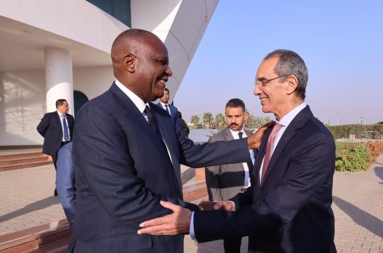 وزير الاتصالات
