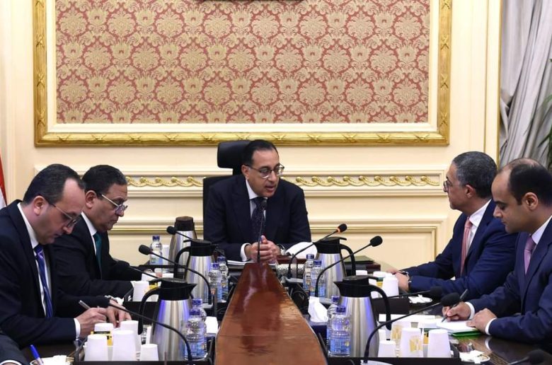 رئيس الوزراء: حل المشكلات وسرعة إصدار التراخيص والترويج أهم أولويات ملف الاستثمار