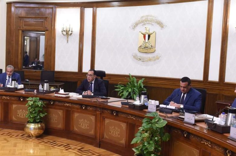 رئيس الوزراء يكلف بالحسم مع أى محاولة لتعطيش الأسواق أو إخفاء السلع