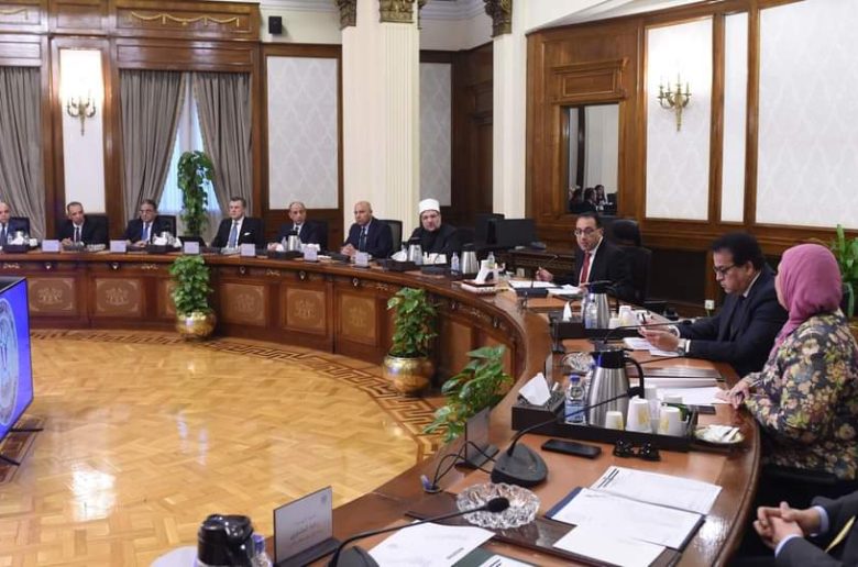 رئيس الوزراء يوجه بتيسير شئون الحجاج وإلغاء الحج على نفقة الدولة هذا العام