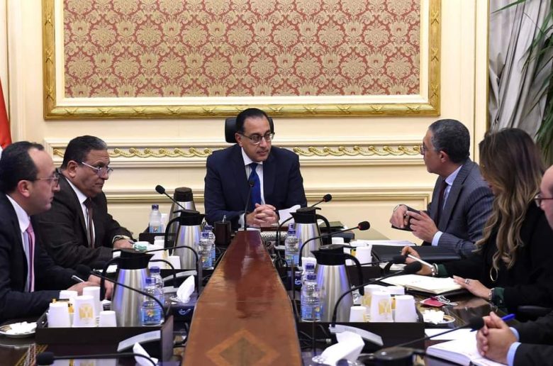 رئيس الوزراء يتابع خطط الترويج للفرص الاستثمارية في مصر