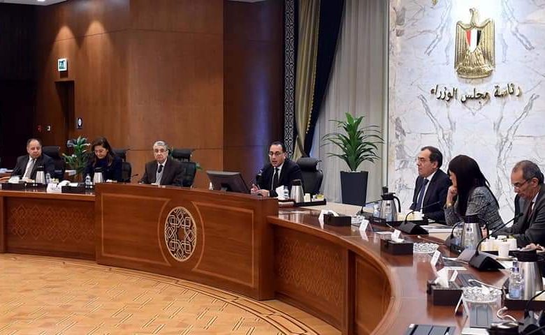رئيس الوزراء يترأس اجتماع لجنة الإعداد لمؤتمر ترويج الاستثمار