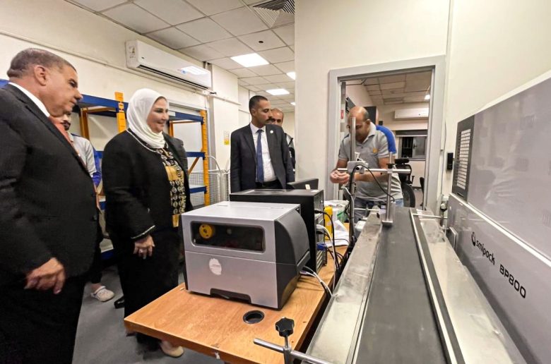 وزيرة التضامن خلال زيارتها لمستشفى سرطان الأطفال «57357»