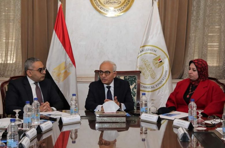 وزير التعليم يناقش تفعيل مجموعات الدعم مع بداية الفصل الدراسي الثاني