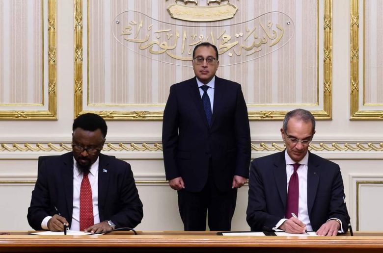 مصر والصومال يوقعان مذكرة تفاهم بمجال الاتصالات والبريد