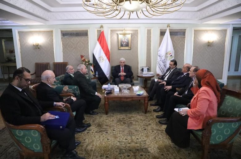 وزير التعليم العالي خلال الاجتماع