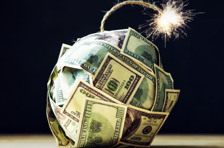 مخاطر تخلف أمريكا عن سداد ديونها