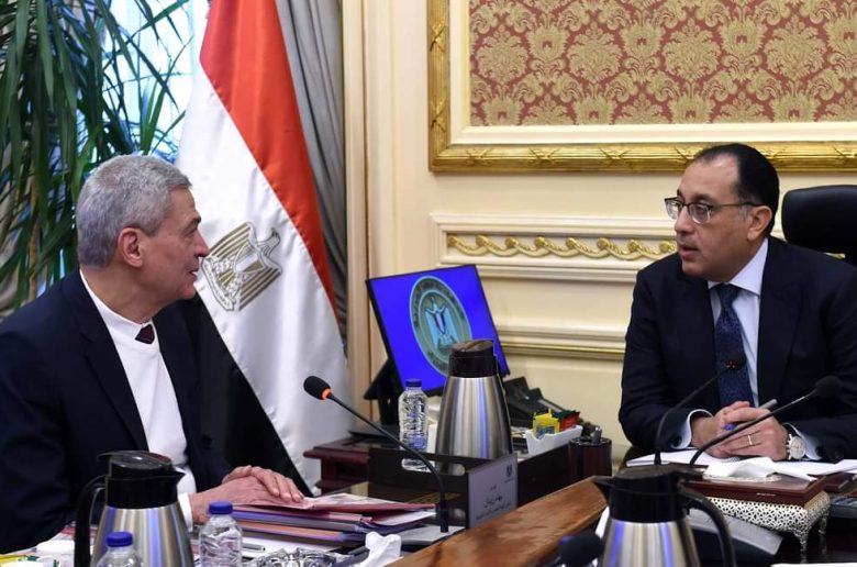 رئيس الوزراء: يوجه بوضع خريطة طريق لتيسير إجراءات إصدار تراخيص مصانع الأدوية والمستلزمات الطبية