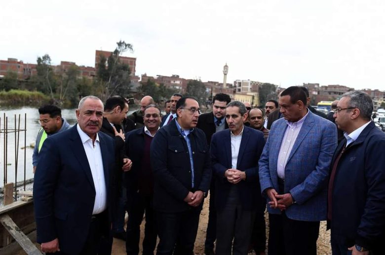 رئيس الوزراء يتفقد أعمال الرصف والتطوير بكورنيش المحلة الكبرى