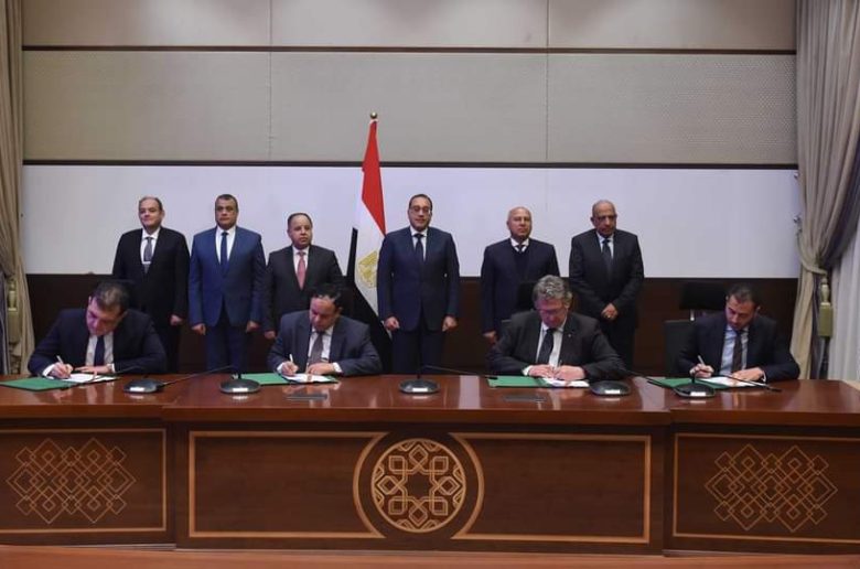 الحكومة توقع ٣ اتفاقيات إطارية لتصنيع السيارات مع عدد من الشركات المحلية والعالمية