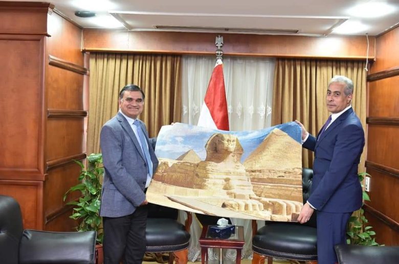 وزير القوى العاملة يلتقي سفير بنجلاديش في القاهرة لبحث ملفات مشتركة