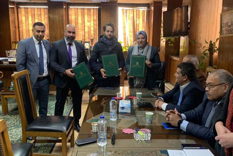 جانب من مراسم التوقيع