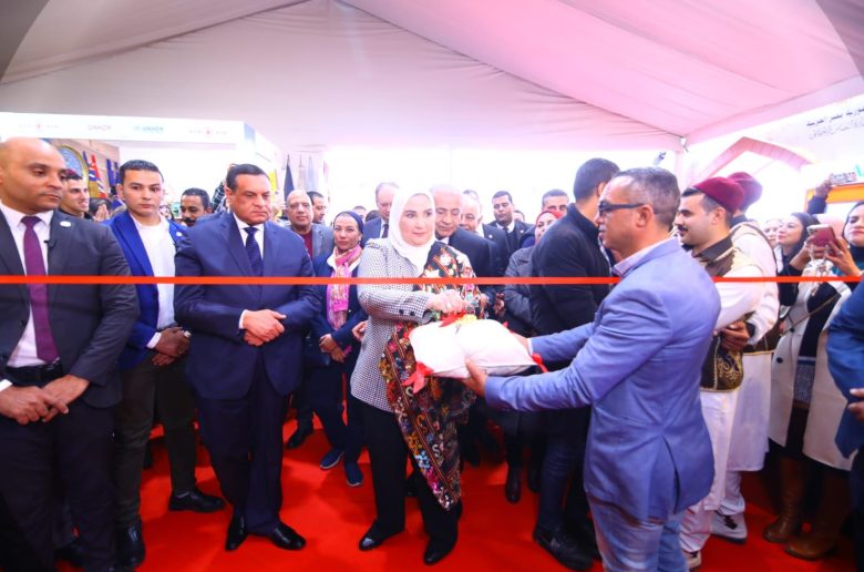 وزيرة التضامن تفتتح معرض «ديارنا» للحرف اليدوية بمشاركة 400 عارض