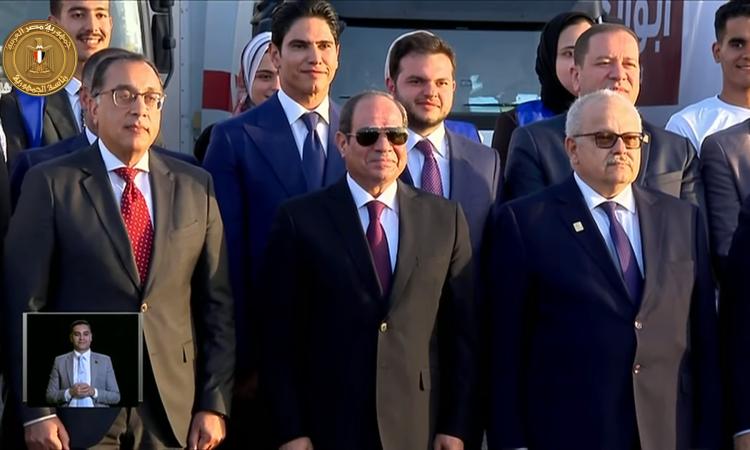 الرئيس السيسي يطلق شارة البدء لانطلاق مبادرة «كتف في كتف»