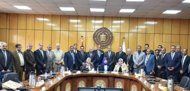 وزير القوى العاملة يوجه المديريات بخدمة المواطن بشكل كريم ولائق