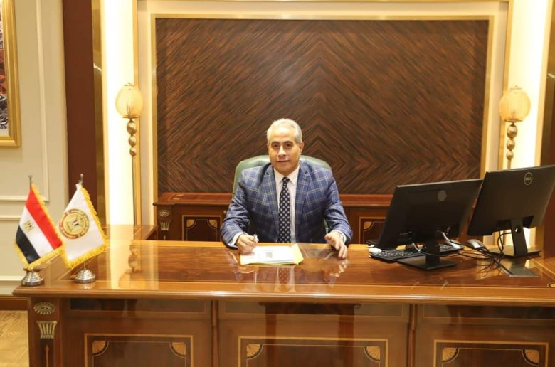 وزير القوى العاملة يباشر عمله من مقر الحي الحكومي.. ويتابع الإنتقال التدريجي