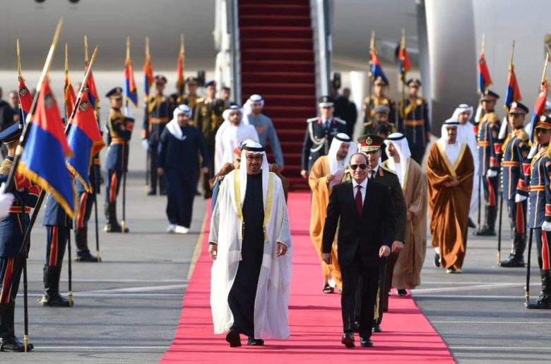 الرئيس السيسي يبحث مع نظيره الإماراتي سبل تطوير آليات التعاون المشترك